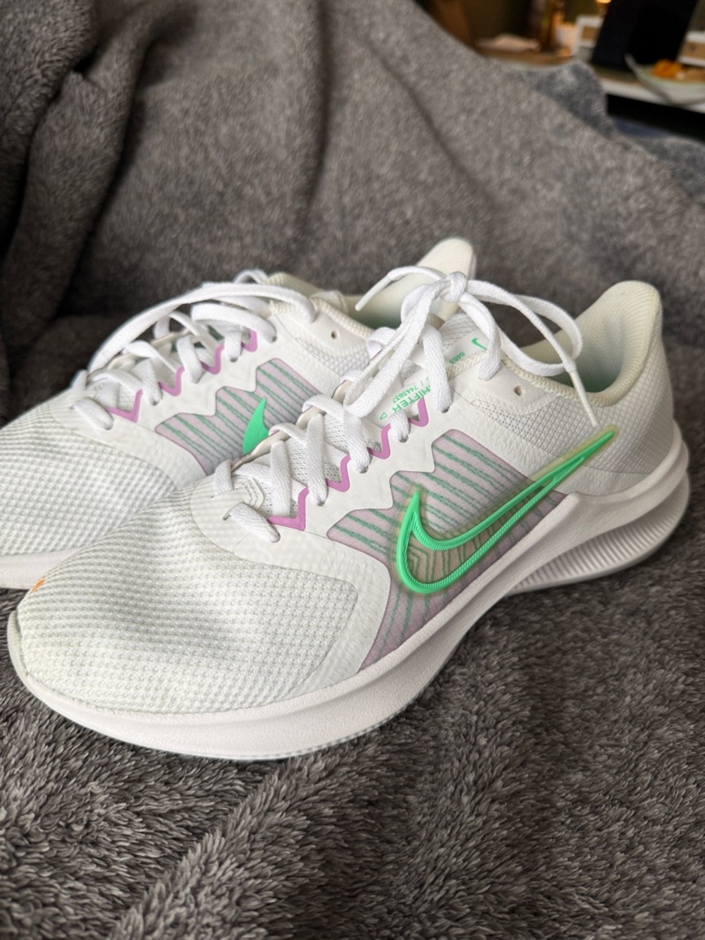 Nike Women’s White Running Shoes with Mint Green Swoosh and Lavender Accents